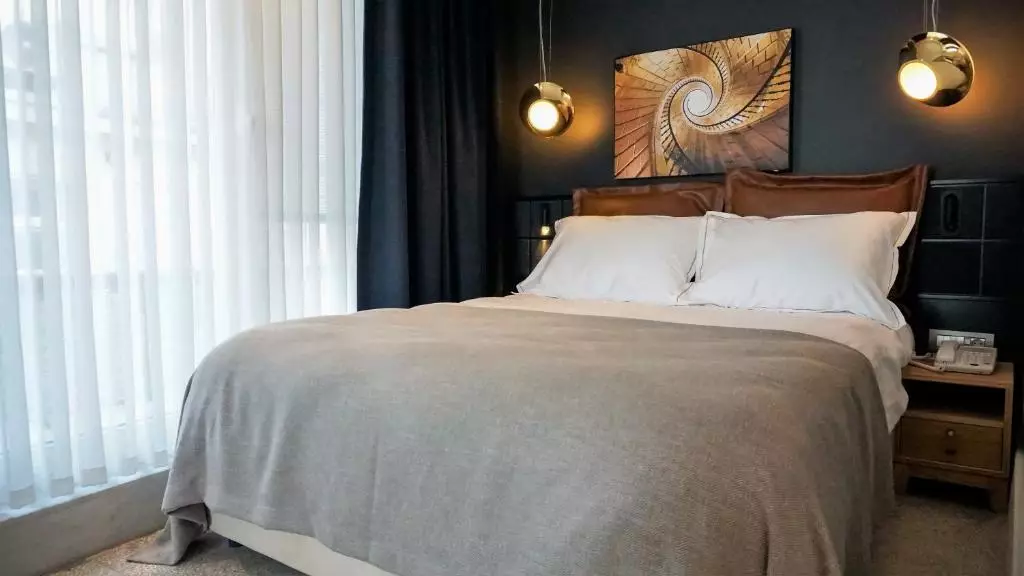 اتاق Maroon Tomtom Hotel